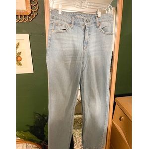 Wild Fable straight leg light wash denim. Size 4.